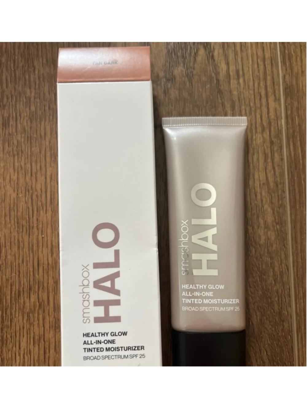 Smashbox Halo NIB tinted moisturizer with SPF in tan dark
